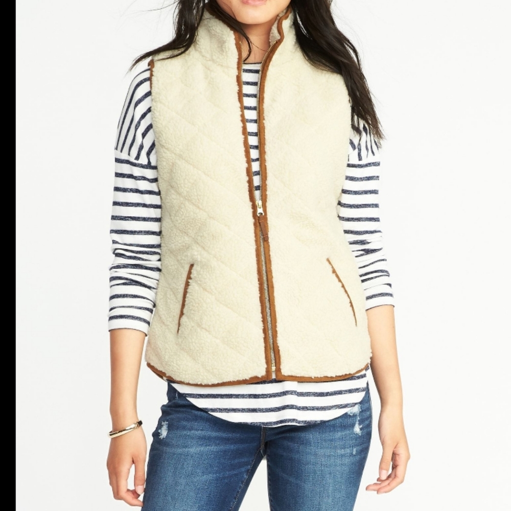 Old Navy Quilted Sherpa Jacket size Medium